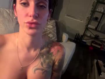 couple BBW & Skinny Sex Cam Girls with bootyqueen04