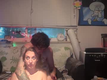 couple BBW & Skinny Sex Cam Girls with ravenandbeastie